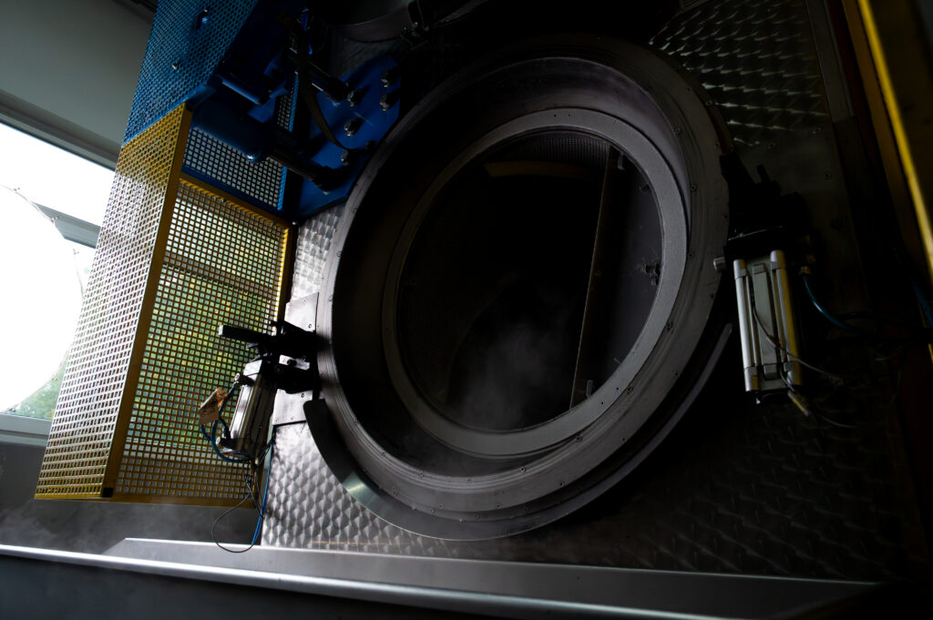 Cryogenic deburring machine at GUME GmbH.